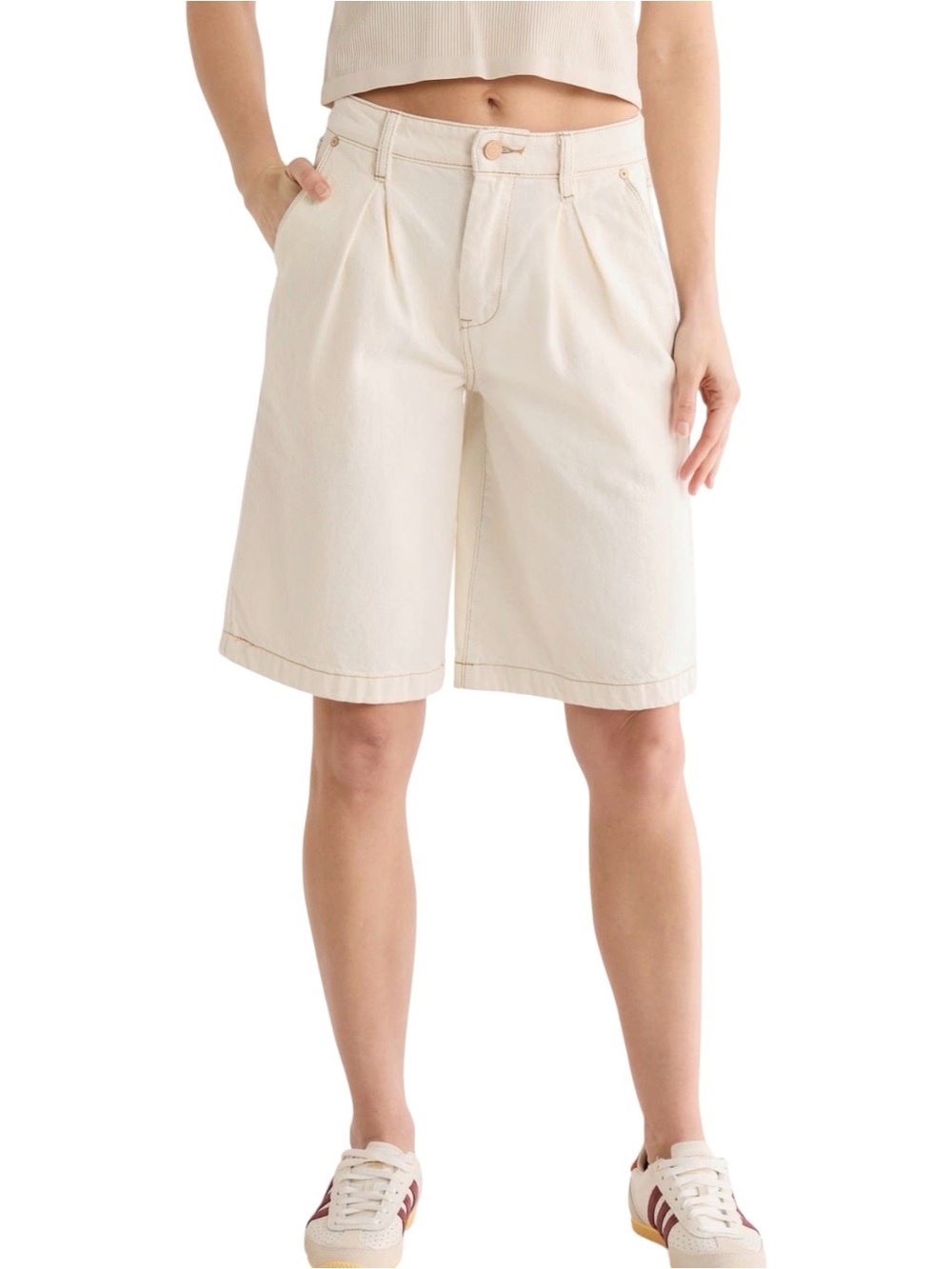 NWT BLANK NYC Pleated Denim Bermuda Shorts Sise 25 Cake Topper